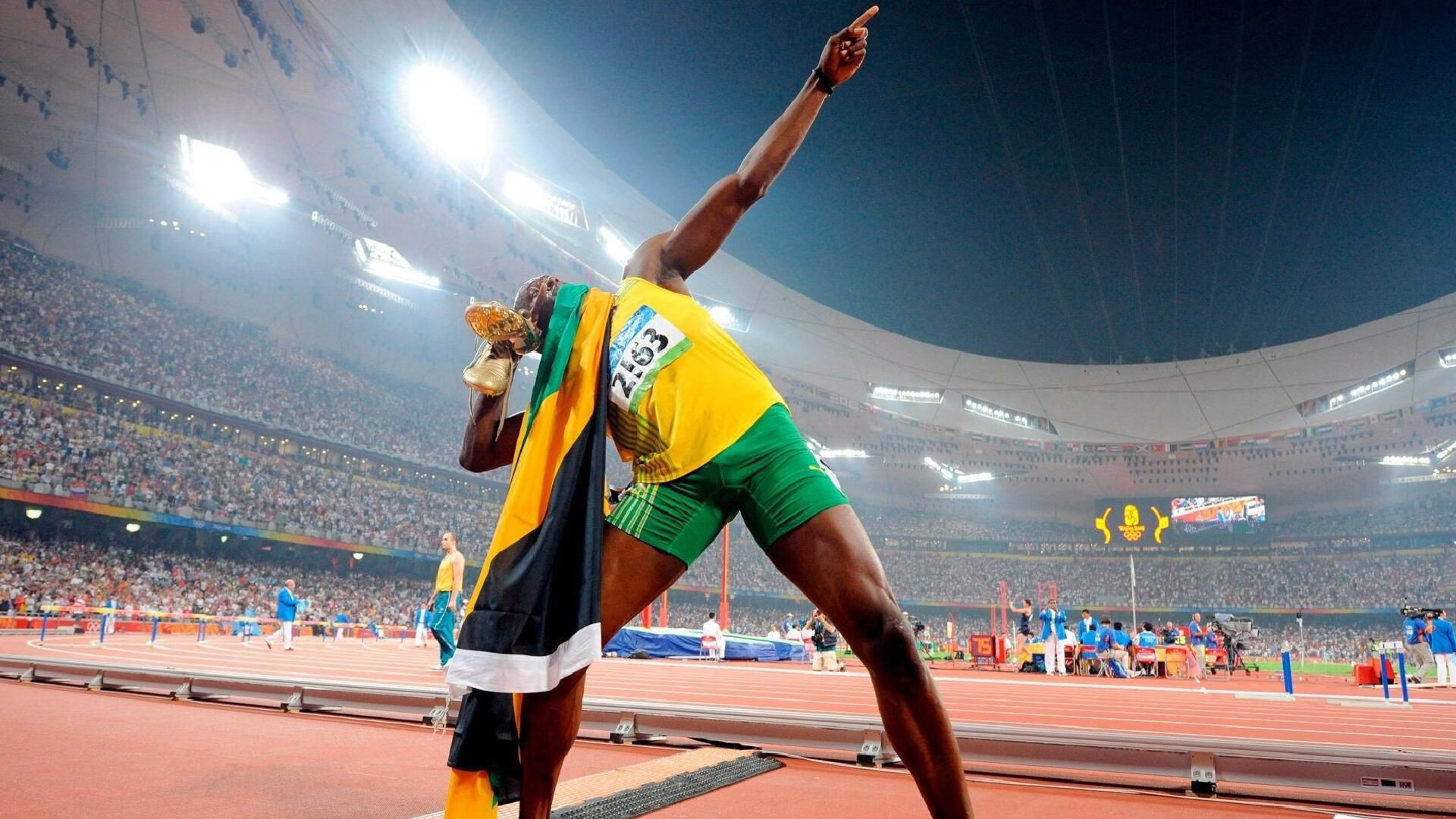 “英超战场火热，追逐冠军不言放弃”，英超争4