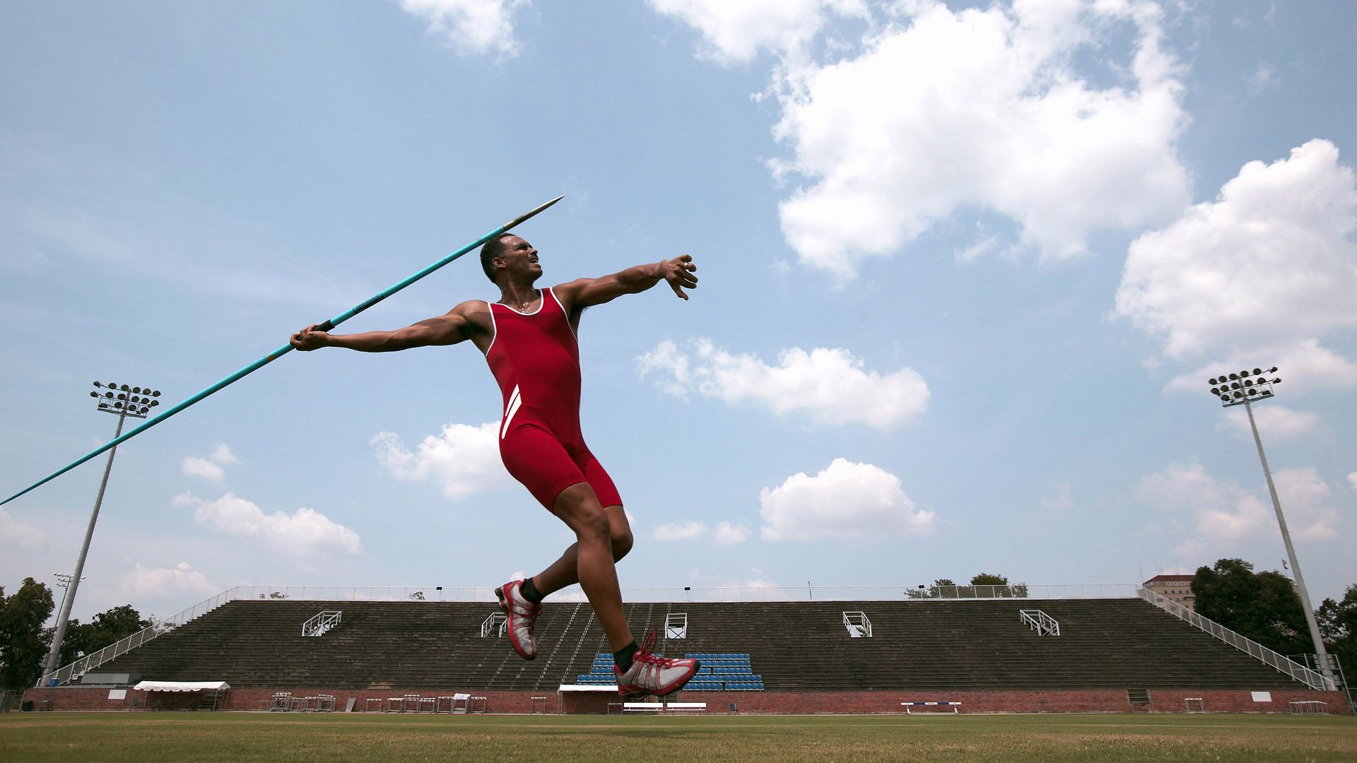 九游赛事-女足比赛中，中国队员马某助攻得手，中国女足队长马君